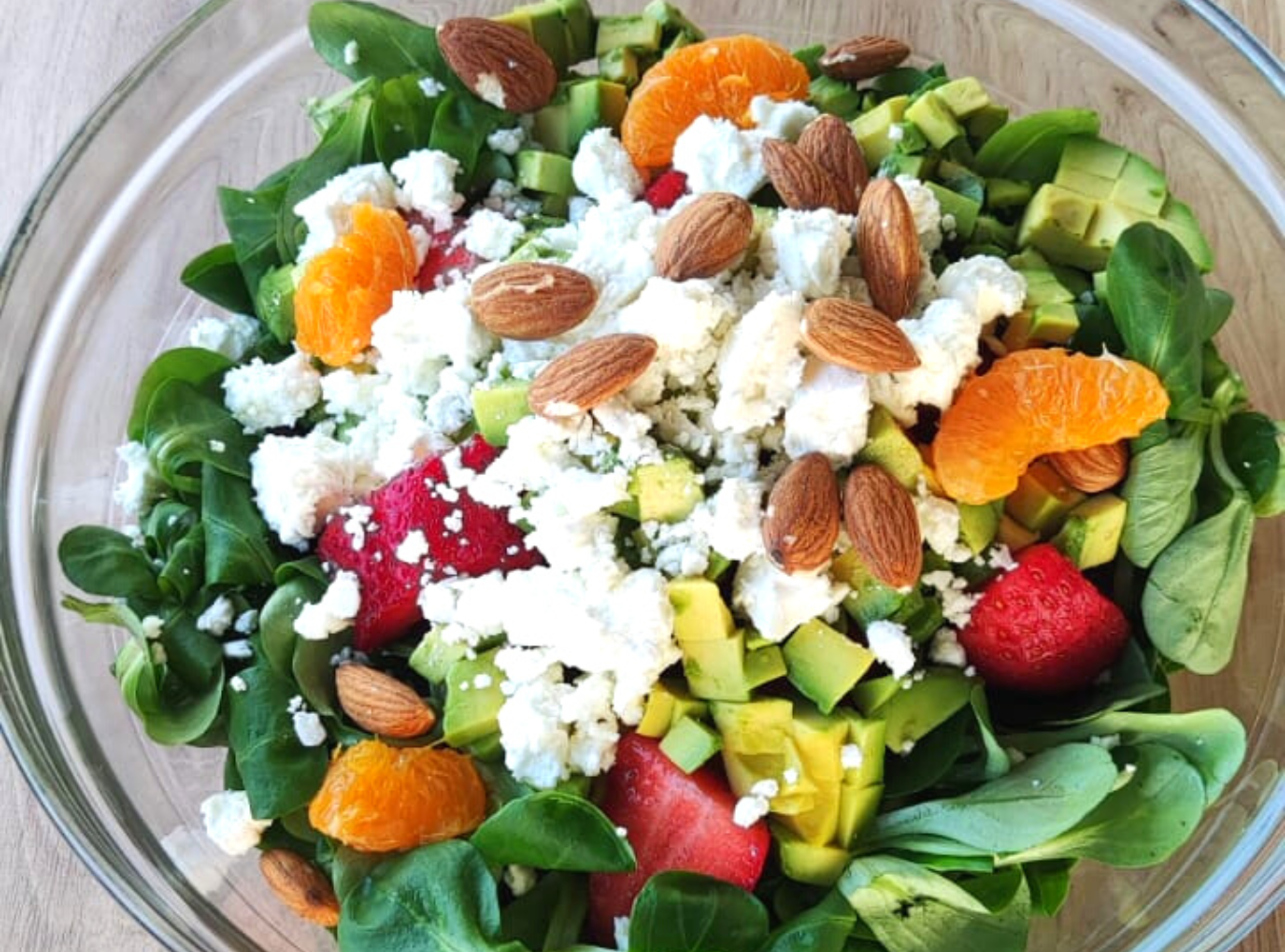 Ensalada de primavera con vinagreta de naranja